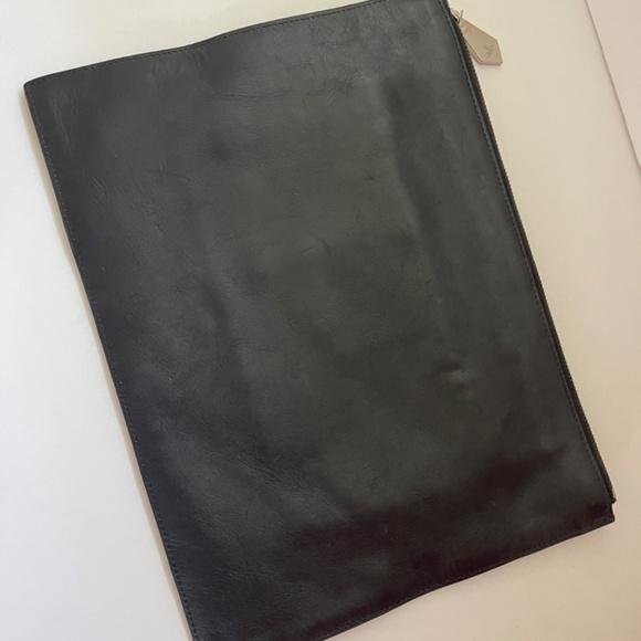 SOLD!!! VIVIENNE WESTWOOD ICONIC TI TS PRINTED BLACK LEATHER CLUTCH NWT SS16 - Picture 13 of 15